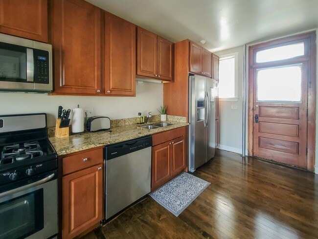 Photo - 1835 W Winona St Unit 1