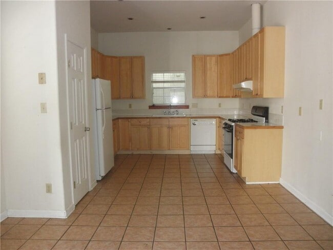 Photo - 109 W 38th St