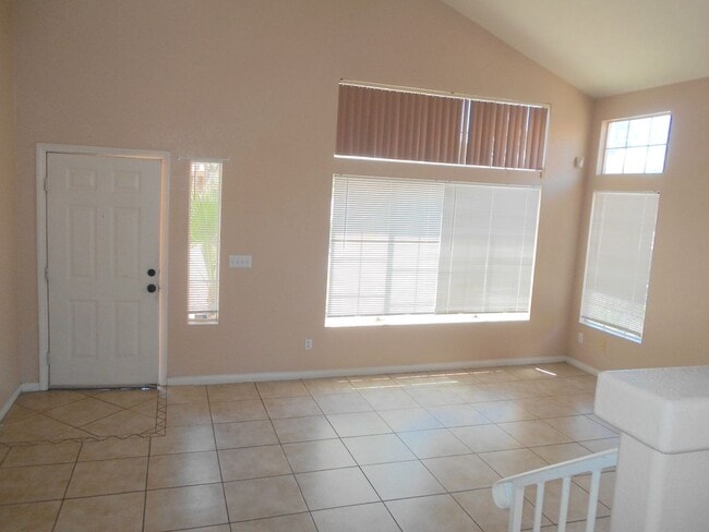 Photo - Spacious 4 bedroom Home Located in the Des...
