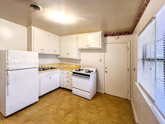 Photo - 1814 1/2 South Cross Street