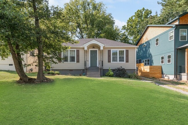 Building Photo - 1002 Broadmoor Dr Rental