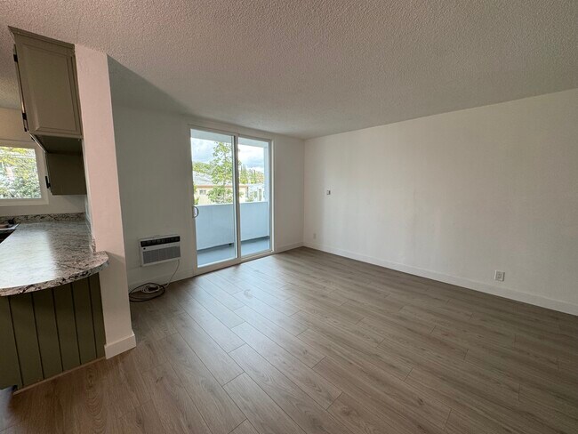 Photo - 1221 N Spaulding Ave Unit 304