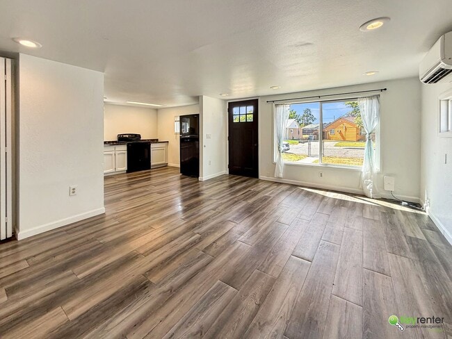 Photo - 1110 Potter Ave