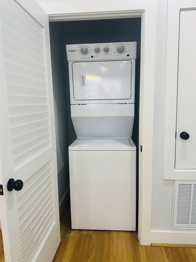 Photo - 867 S Victory Dr