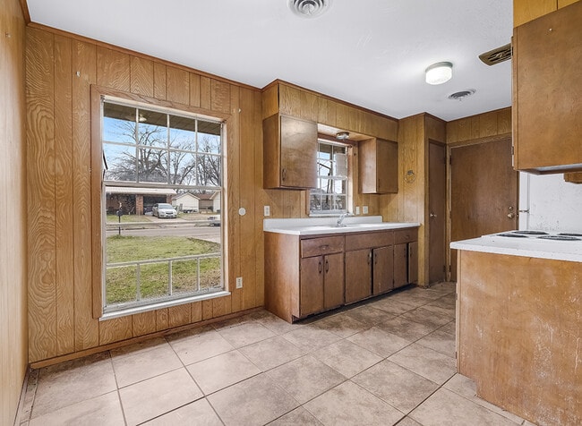 Photo - 2003 Ashley St