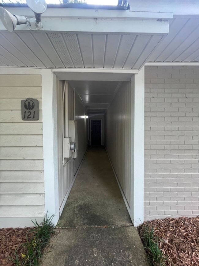 121 Cedar Ct