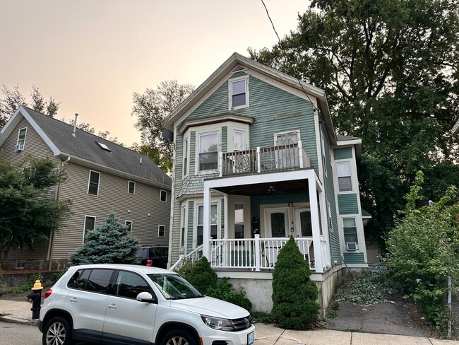 Building Photo - 44 Tuttle St Unit 1