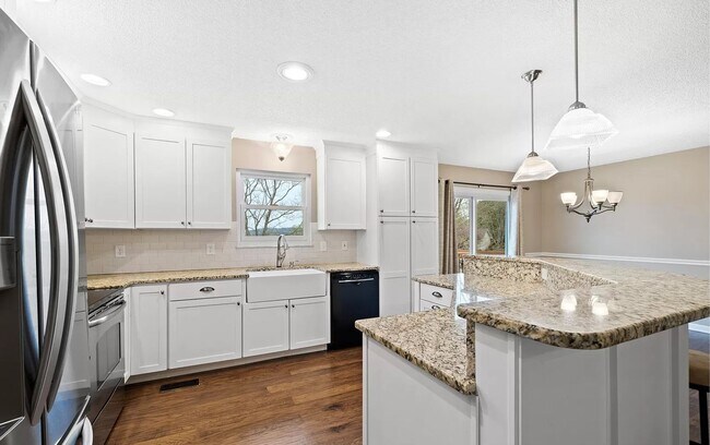 Photo - 3 Bed + Complete basement in Maryville