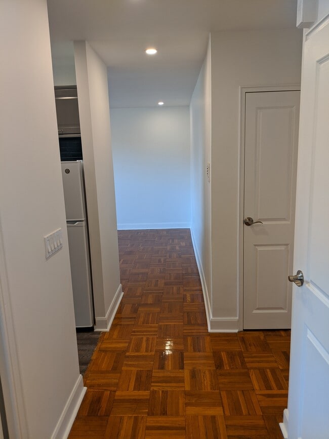 Building Photo - Beautiful 3 bedroom Unit 201
