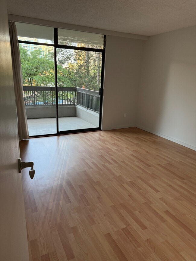 5932 Patterson Av Unit 4xx