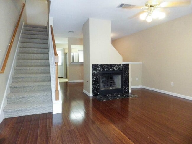 Building Photo - 11901 Swearingen Dr Unit 104