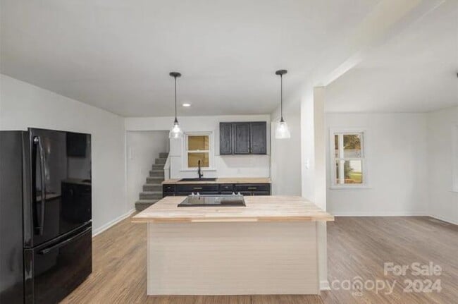 Photo - 525 Arlington Cir NW