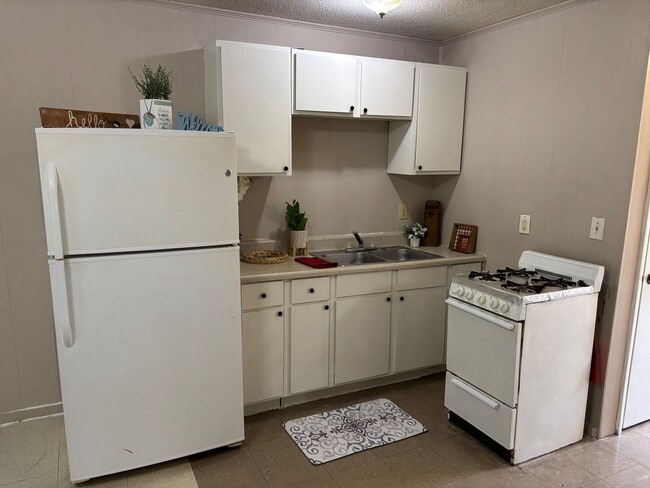 Building Photo - 390 N King St Unit C Rental