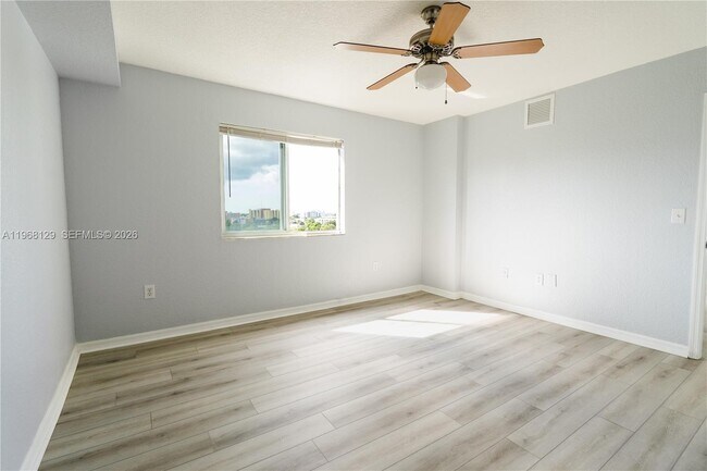 Photo - 816 NW 11th St Unidad 1006