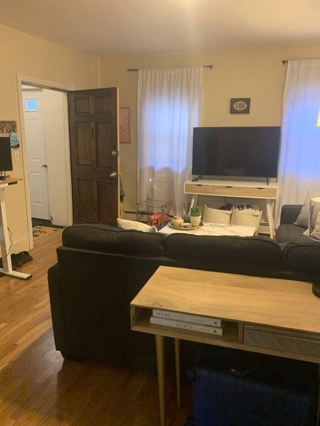 287 W 5th St Unit 1