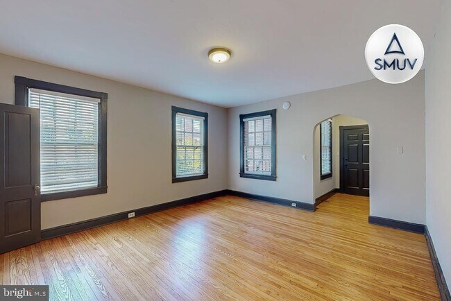 Photo - 24 E Madison St