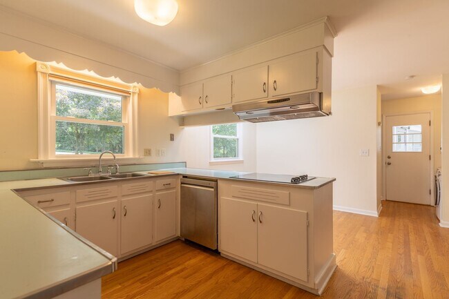 Photo - Spacious 5 Bedroom ranch with large deck a...