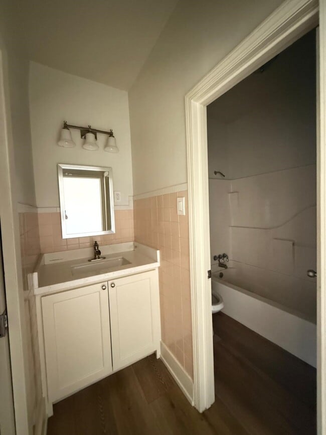 Building Photo - 201 Drennan St Unit B