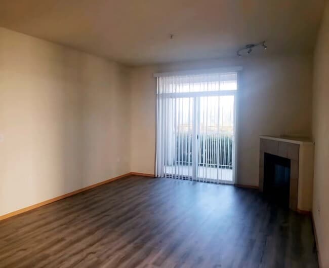 Large livingroom with electric fireplace - 10011 186th St E Unit Waterford Crossings