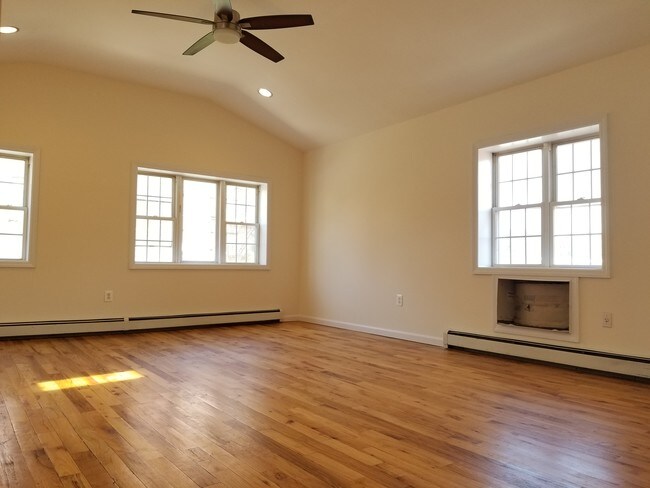 Apartments For Rent Near Fordham University Rose Hill Campus In Photo 780 Waring Ave Unit 3