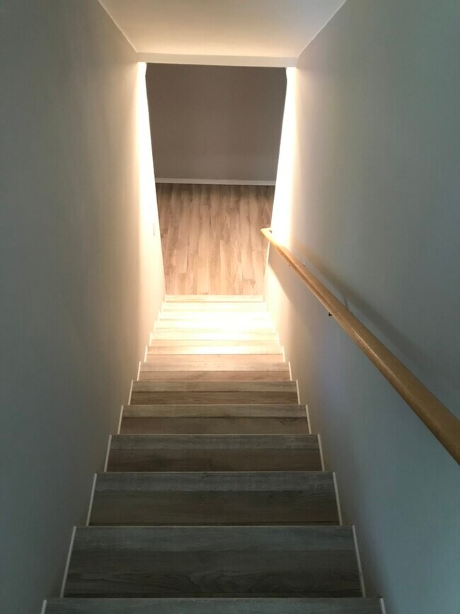 Photo - 706 N 188th St