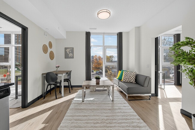 Living & Dining - 308 King