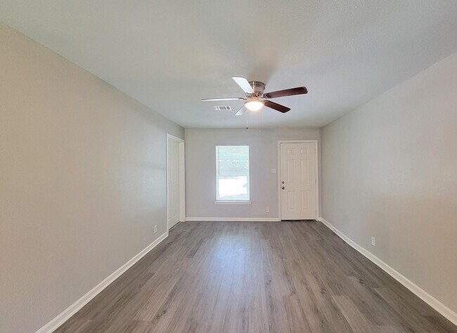 Photo - 2810 Forest Oaks Dr