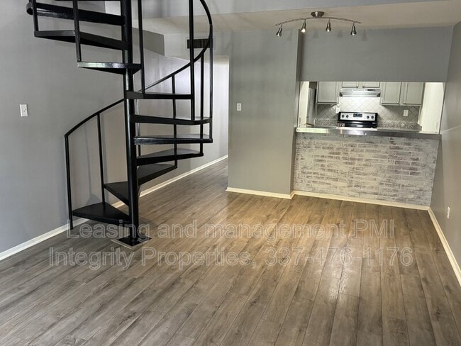 Photo - 300 Lozes Ave