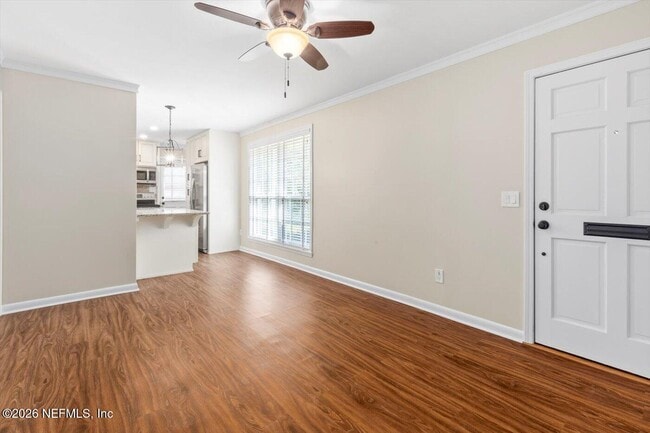 Photo - 1686 Pine Grove Ave