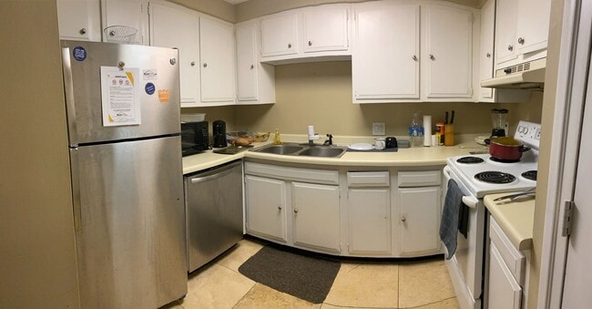 Building Photo - Large Renovated 2BR Near Campus Unit HH103 BR1 (left side bedroom) Rental