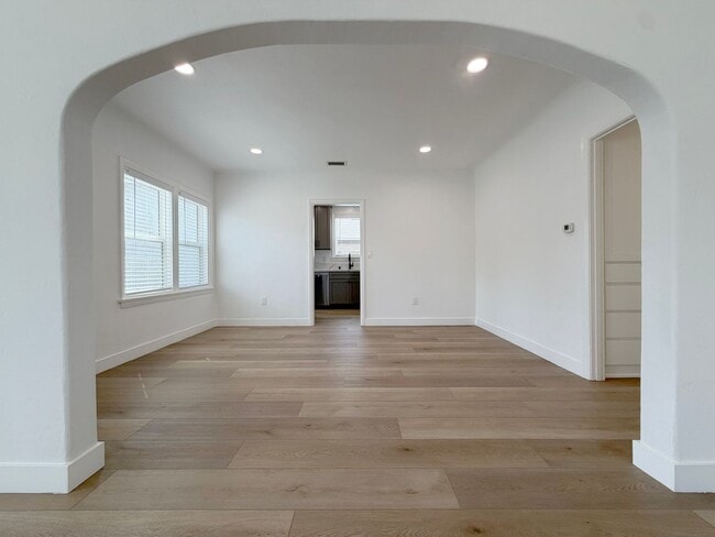 Photo - Alhambra Dr Unidad A