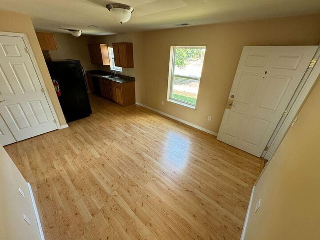 Photo - 601 Honeysuckle Ln