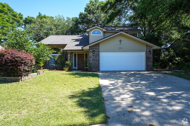 Building Photo - 213 Bayberry Dr Rental