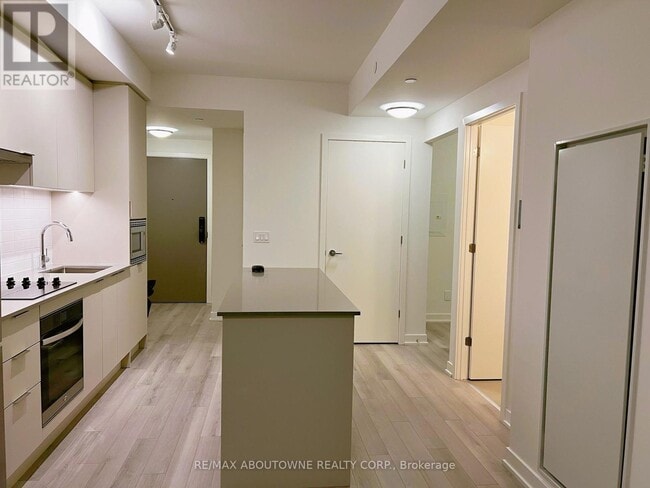 Photo - 3079 Trafalgar Rd Unit 1405