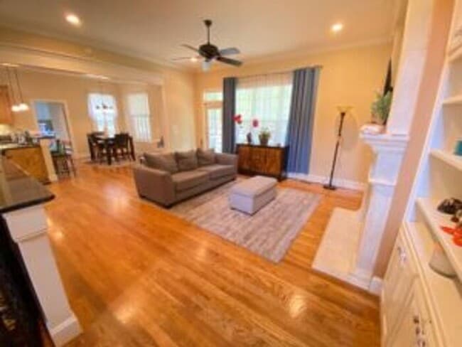 Photo - 200 N Cres Lake Way