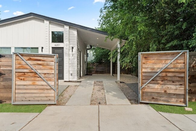 Photo - 6201 Caddie St