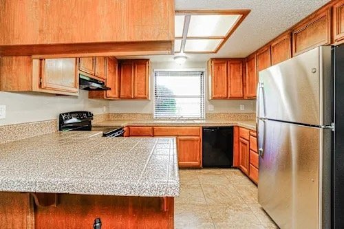 Building Photo - 1350 Northview Dr