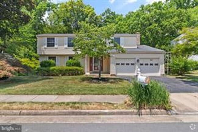 Building Photo - Gorgeous 4-Bedroom Colonial in Sought-Afte... Rental