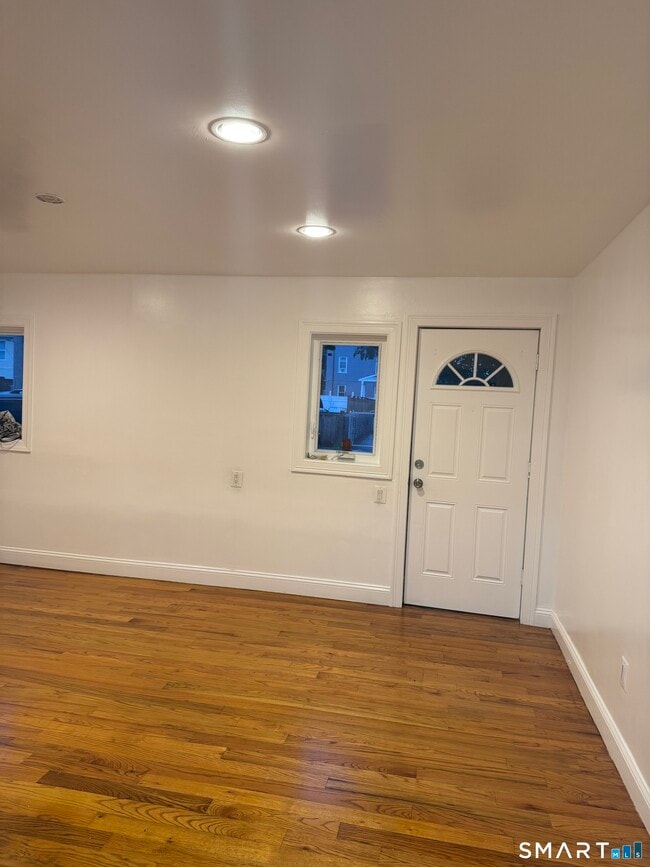Building Photo - 1248 Pembroke St Unit first floor