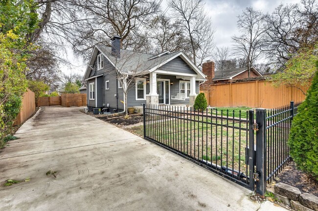 Fabulous 2BE/2BA home filled with charm an... - Fabulous 2BE/2BA home filled with charm an...