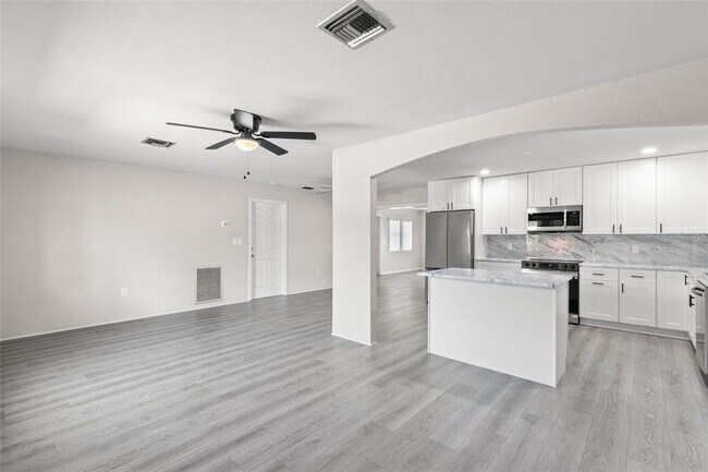 Photo - 5546 5th St S