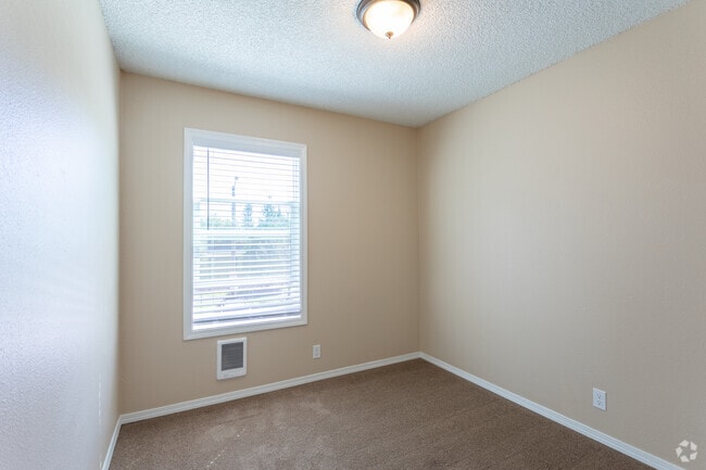 2BR, 1BA - 576 SF