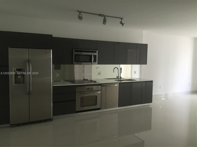 Photo - 31 SE 6th St Unidad 1106