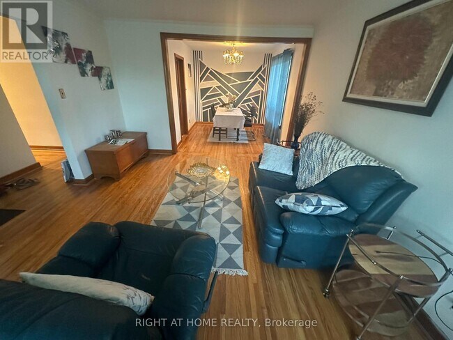 Photo - 309 Queen Mary Dr