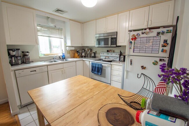 Photo - 655 Concord Ave Unidad 403