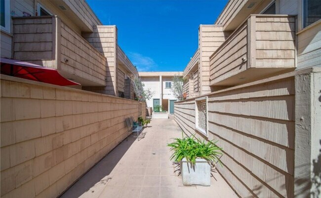 Photo - 9900 Jordan Ave Unidad #66