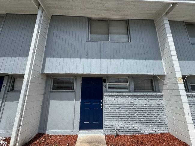 Building Photo - "Second Month of Rent FREE" Charming 2 Bed... Rental