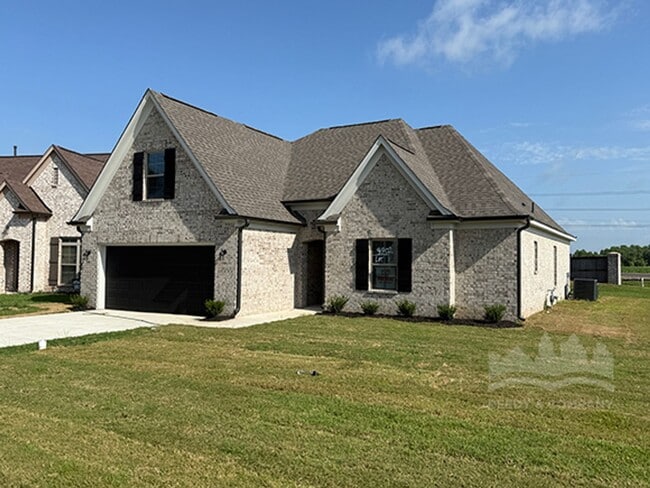 Building Photo - Welcome to this spacious 4 bedroom, 3 bath... Rental