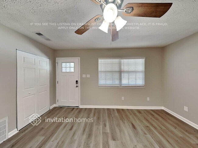 Photo - 736 Plainville Trail SW