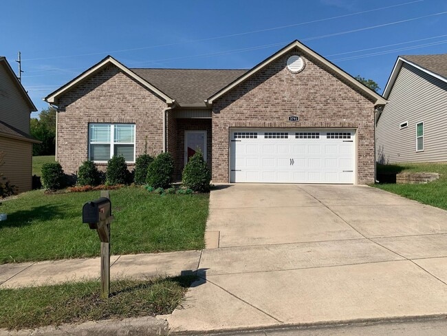 Building Photo - Single Level 3 Bed, 2 Bath Home with 2 Car Garage & Fenced Backyard